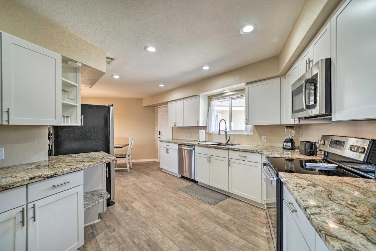 Lake Havasu Family Retreat With Patio And Game Room Lake Havasu City Exteriör bild